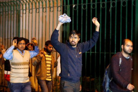 骚乱升级 印警方攻入国立伊斯兰大学