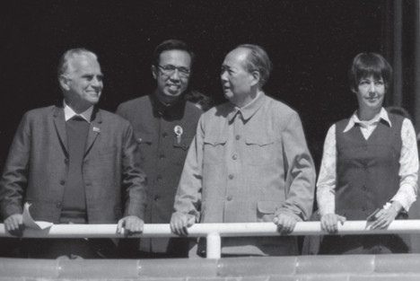 毛泽东为什么让美国作家斯诺上天安门与他站在一起？