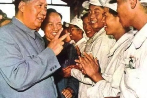 “深挖洞，广积粮，不称霸”——毛泽东对付两霸的谋略